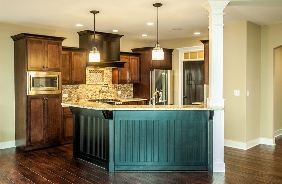 002_two tone cabinet finish