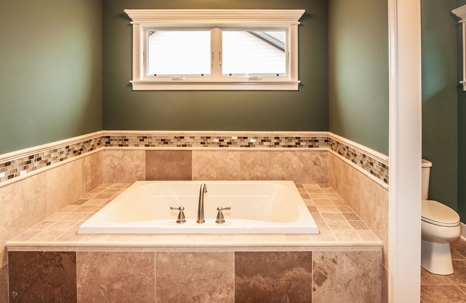 017_tub details